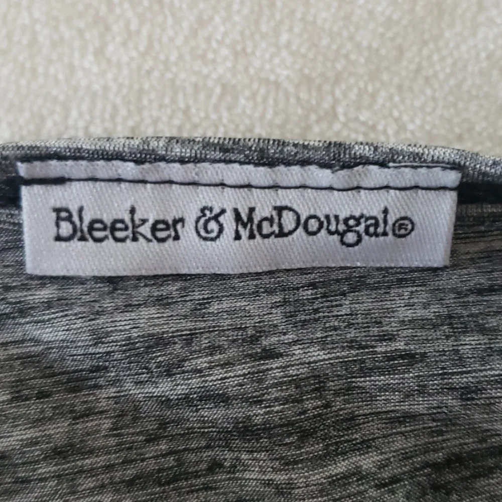 Bleeker and McDougal Grey sleeveless top - Picture 3 of 3